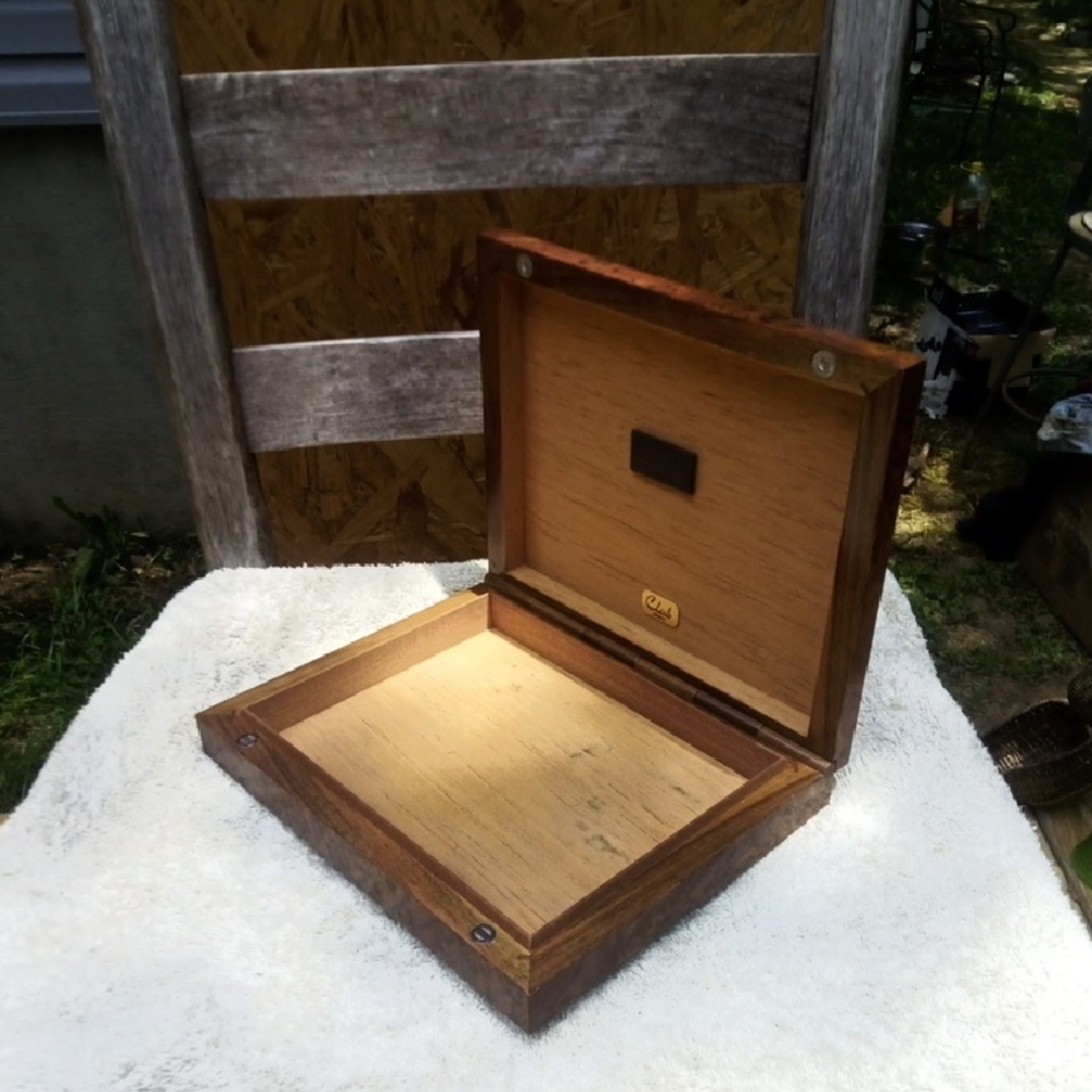 Elegant Brown Wooden Box - Picture 5 of 7